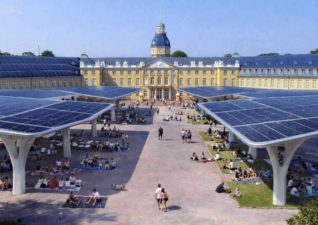 Karlsruher Schlossplatz mit großflächigen Solaranlagen